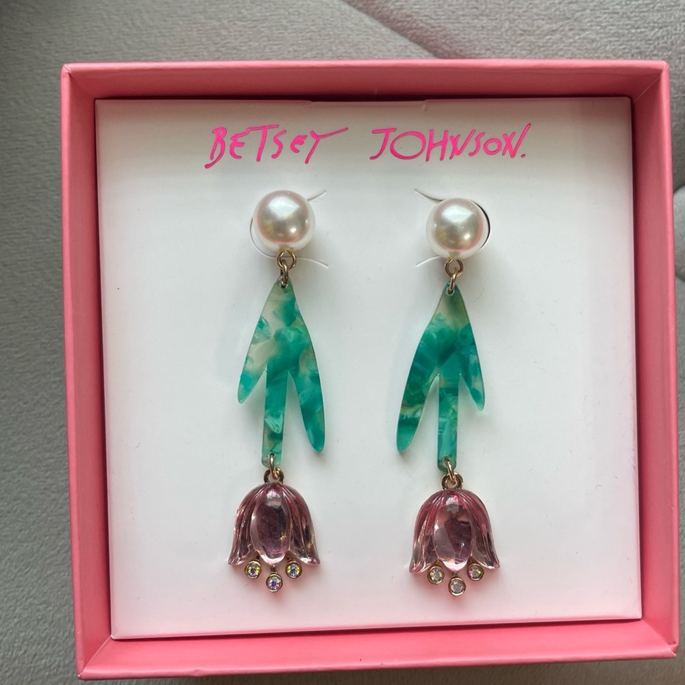 NEW✨Betsey Johnson Gold Tone Upside Down Tulip Drop Earrings Crystal & Pearl